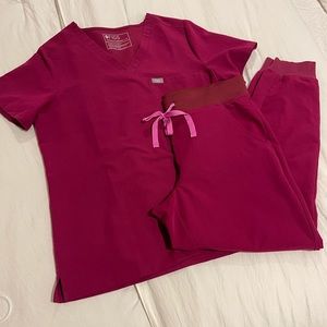 💕Figs M scrubs💕